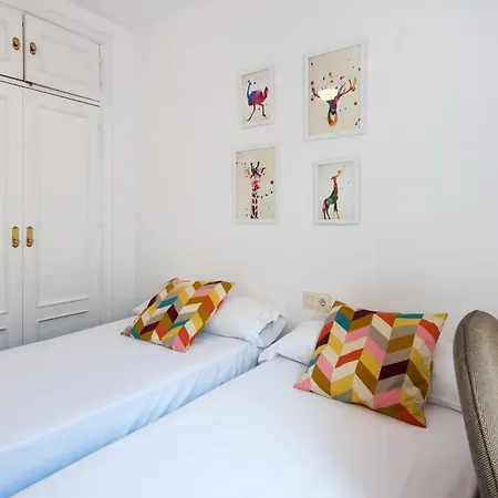 Atarazanas River Road Apartment *